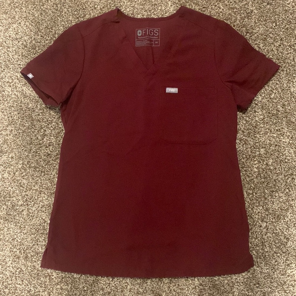 FIGS one-pocket scrub top